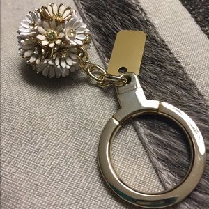 KATE SPADE DAISEY KEYCHAIN